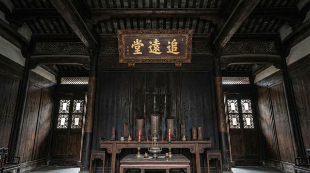 古建祠堂修整栏杆花格与中堂木雕工程案例