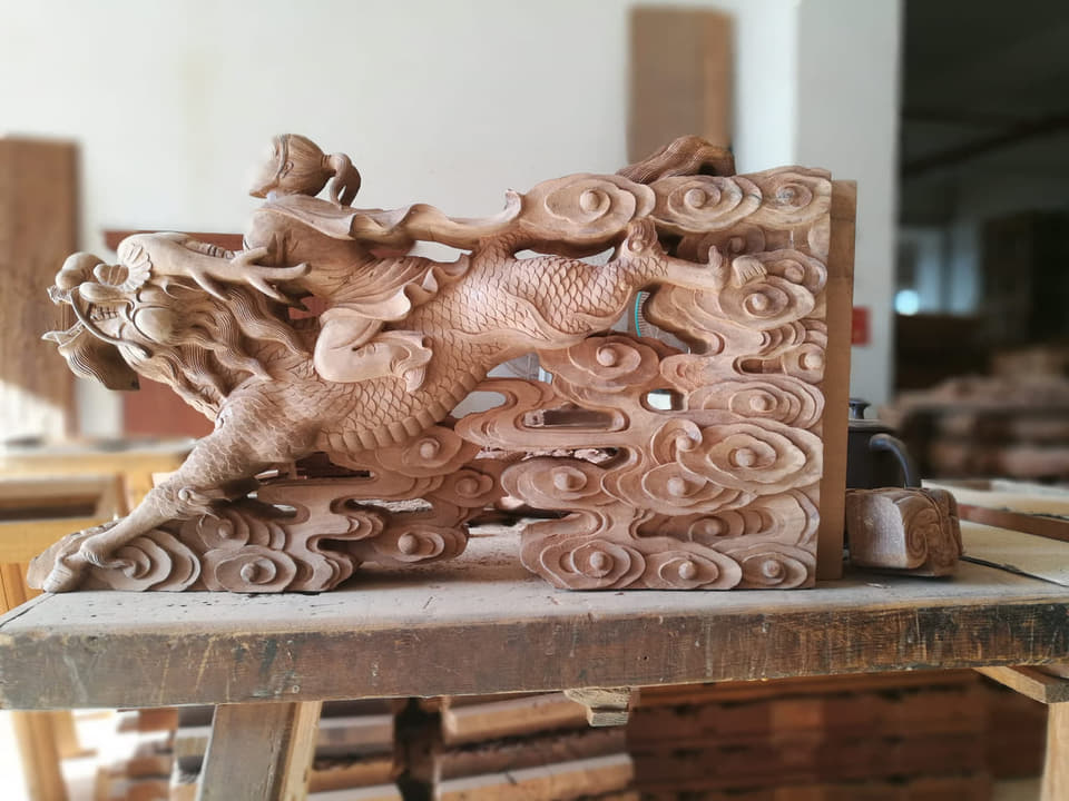 祥云瑞兽人物木雕浮雕实拍