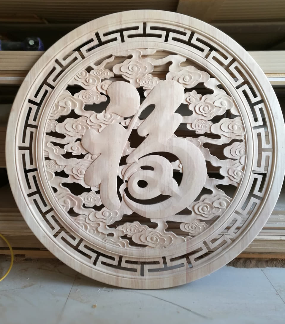 狮首立柱雕件局部近景