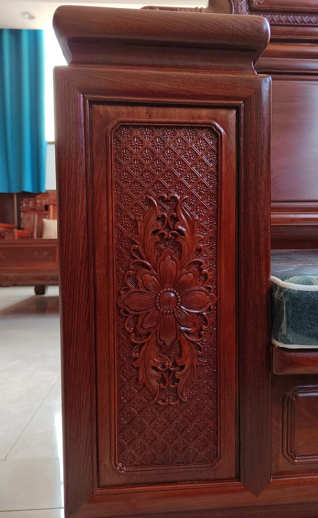 几何镂空与山水浮雕组合装饰板