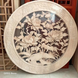 花卉纹家具浮雕面板局部特写