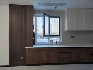 木色厨房地柜与高柜组合实拍