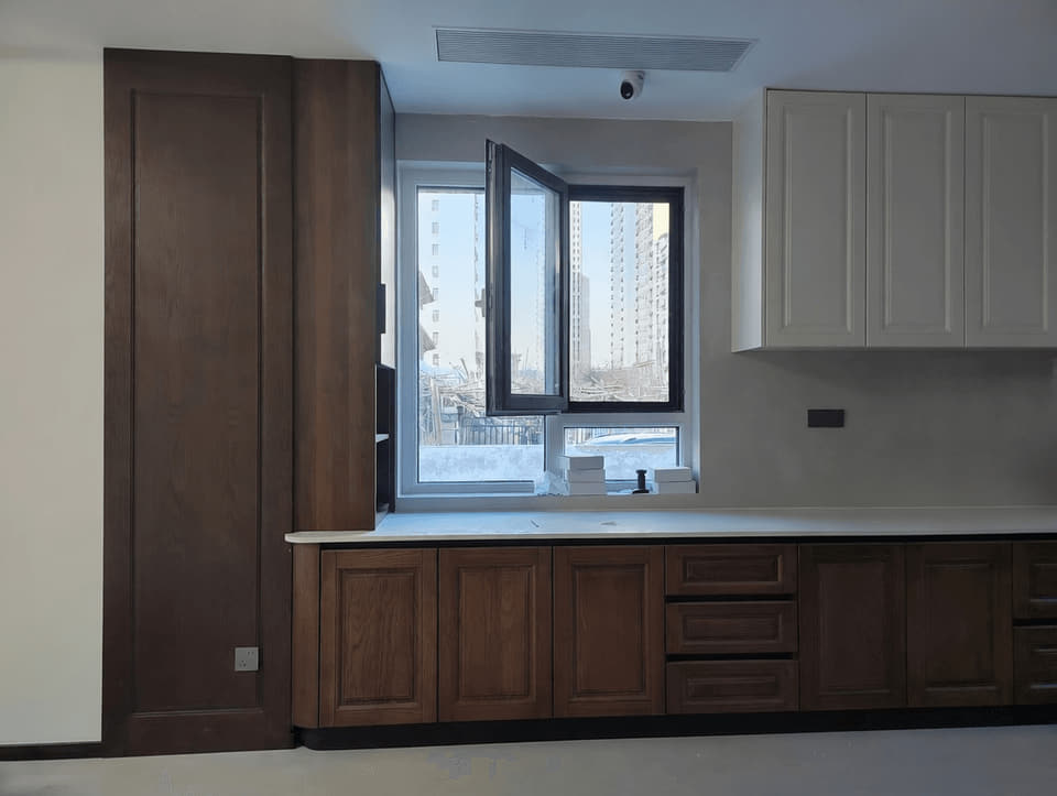 木色厨房地柜与高柜组合实拍