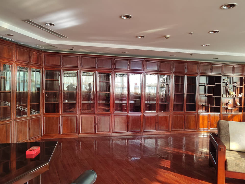 整墙玻璃陈列书柜实拍