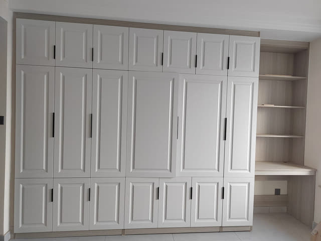 白色衣柜书桌一体柜实拍