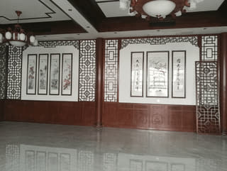 中式回纹墙面边框花格厅堂实景