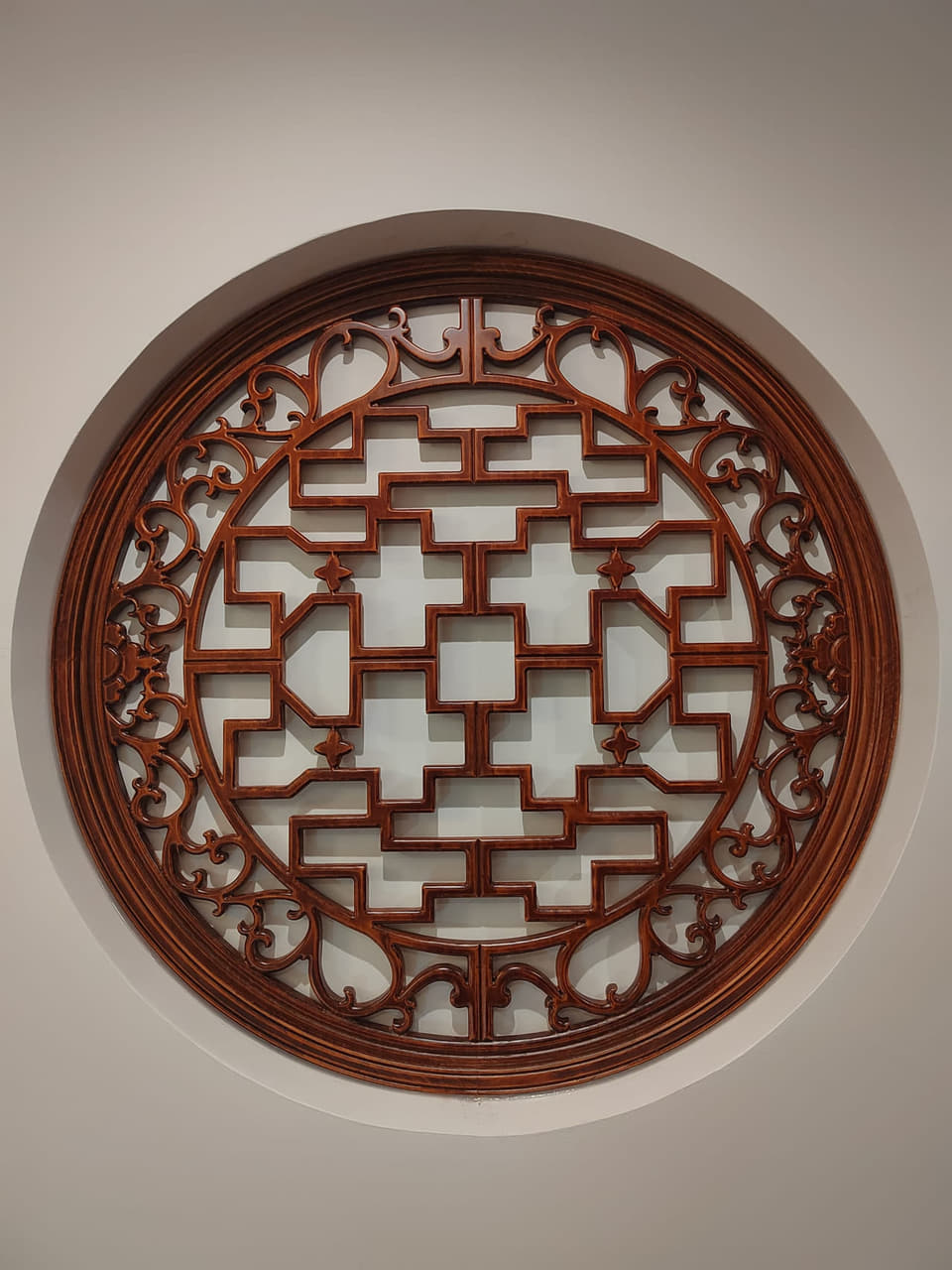 圆形回纹挂件花格墙面实景