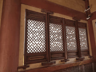 中式回纹格扇花窗实景