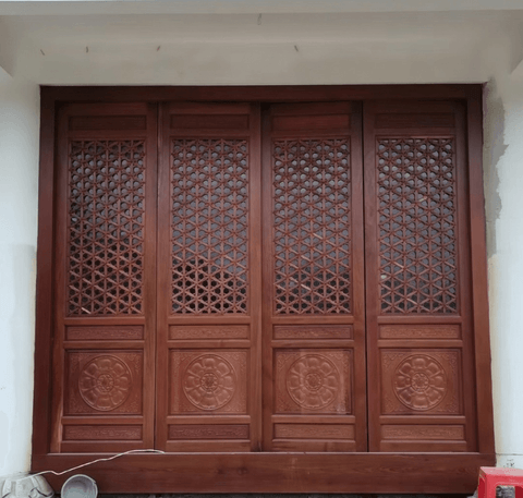 四扇花格浮雕门窗组合实拍