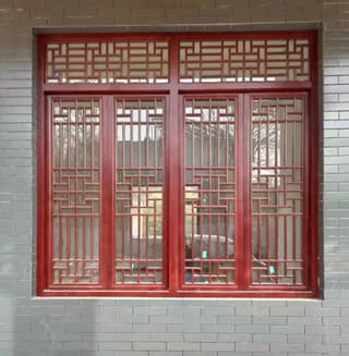 红木四扇花窗立面实拍