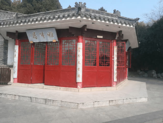 亭阁转角门窗组合外立面实拍