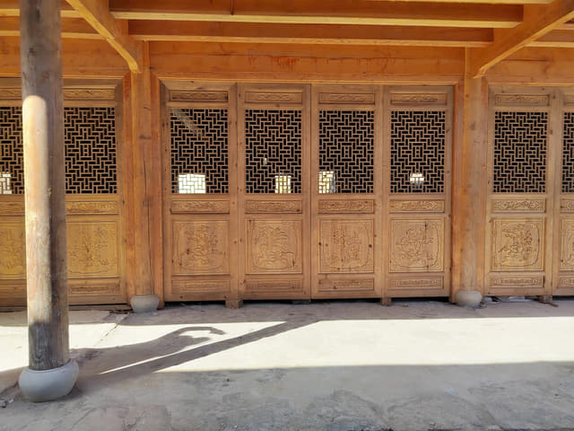 廊下原木花窗门板组实拍