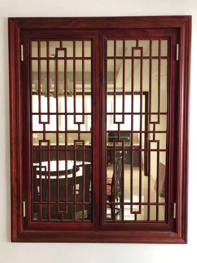 红木双扇花窗室内实拍