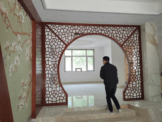 月洞门镂空屏风门实拍