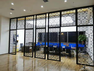 通顶花格隔断墙实拍