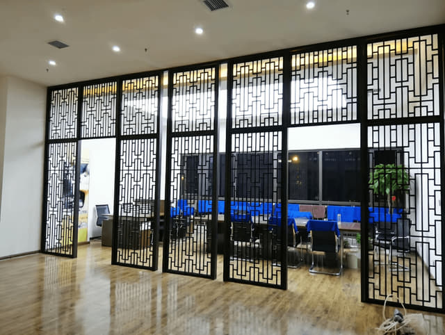 通顶花格隔断墙实拍