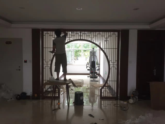 实木门窗框架打磨工序